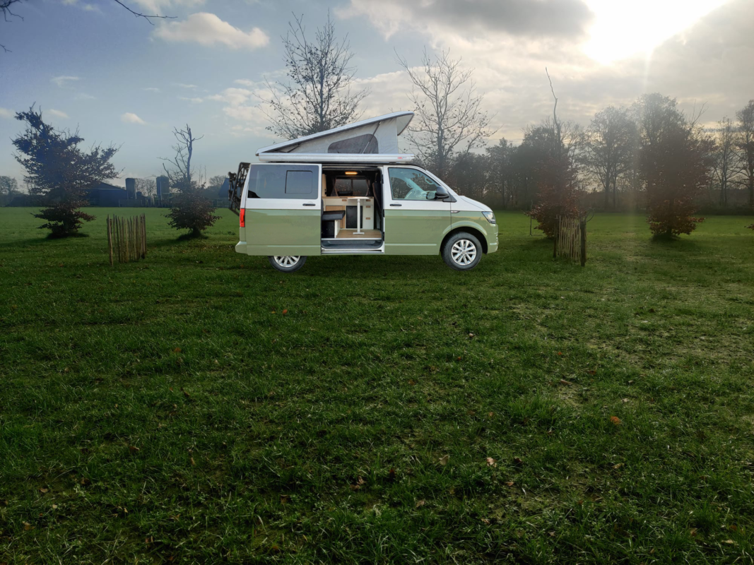 Camper op de minicamping in Bergeijk