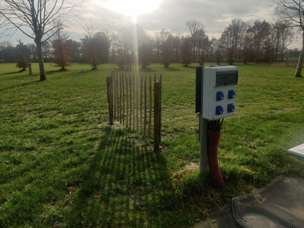 Kampeerplaats met stroomaansluiting