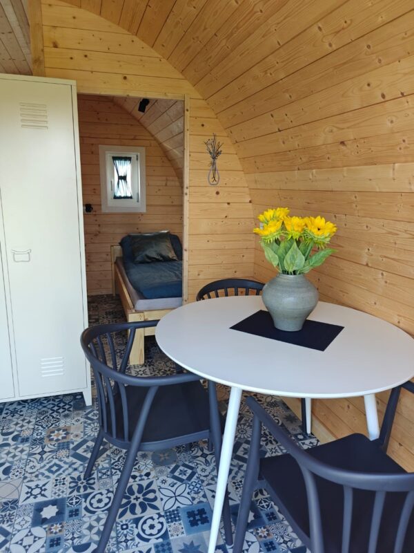 Eettafel in de camping pod